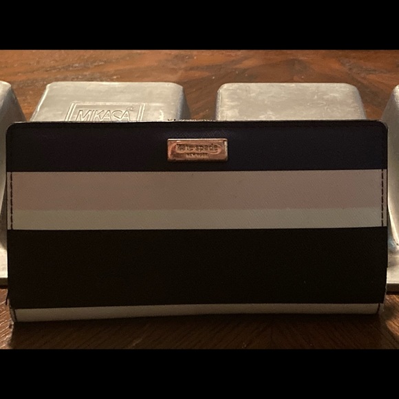 Kate Spade Wallet - Picture 2 of 12